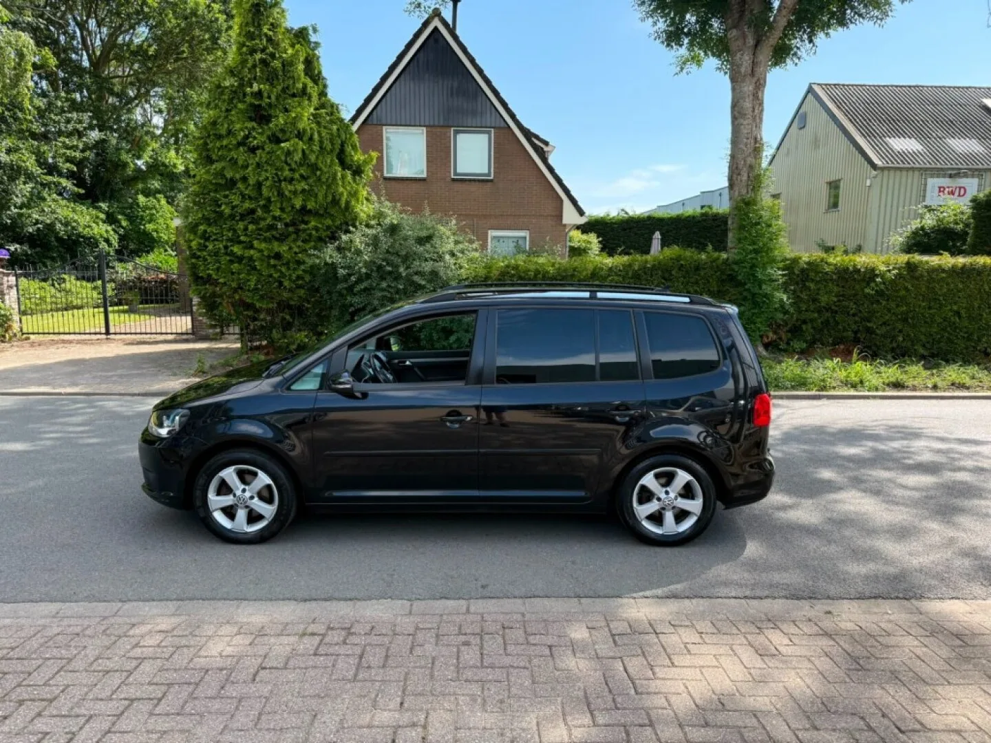 Volkswagen Touran (2011) — foto 1