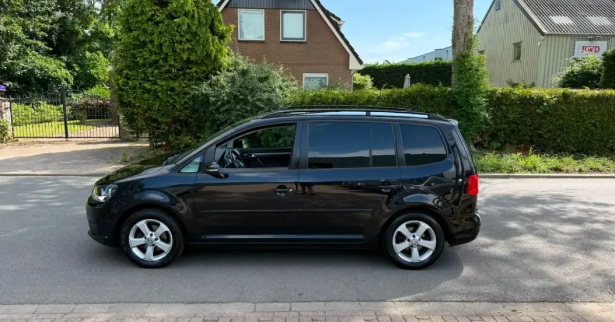 Volkswagen Touran (2011) — foto 1