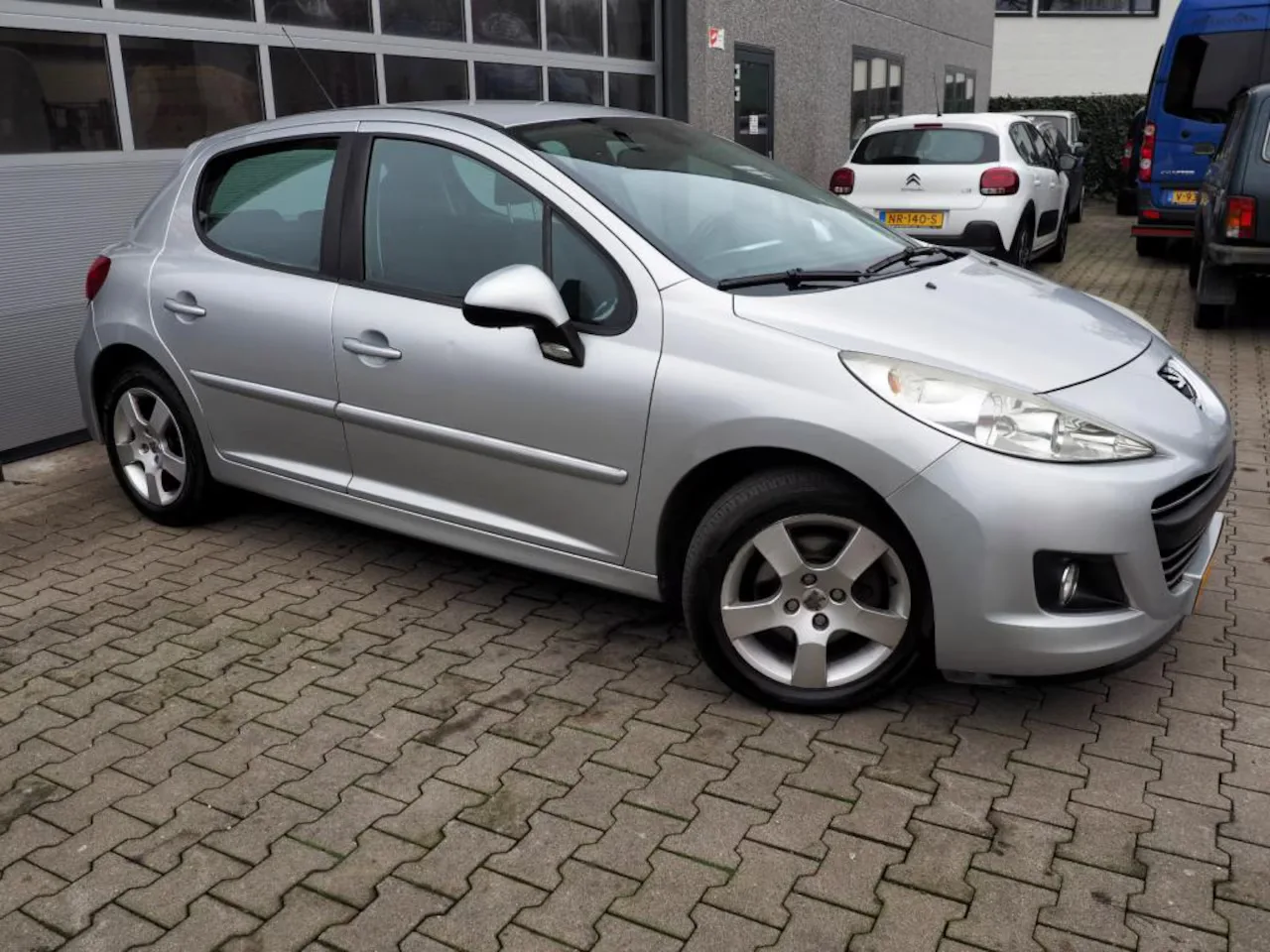 Peugeot 207 (2010) — foto 1