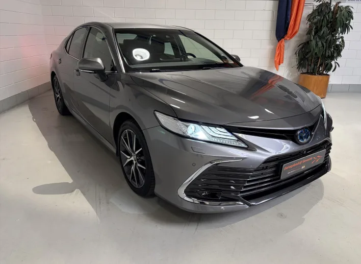 Toyota Camry (2021) — foto 1