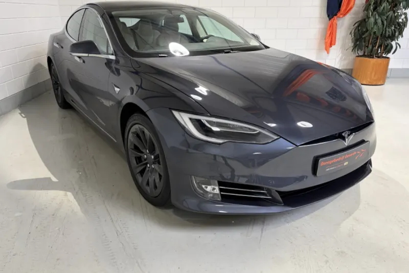 Tesla Model S (2018)