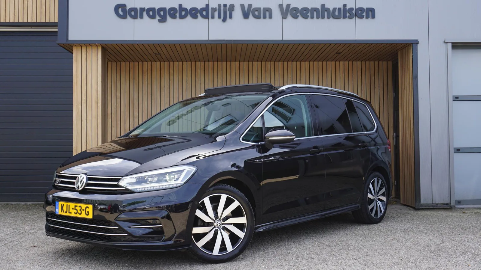 Volkswagen Touran (2019) — foto 1