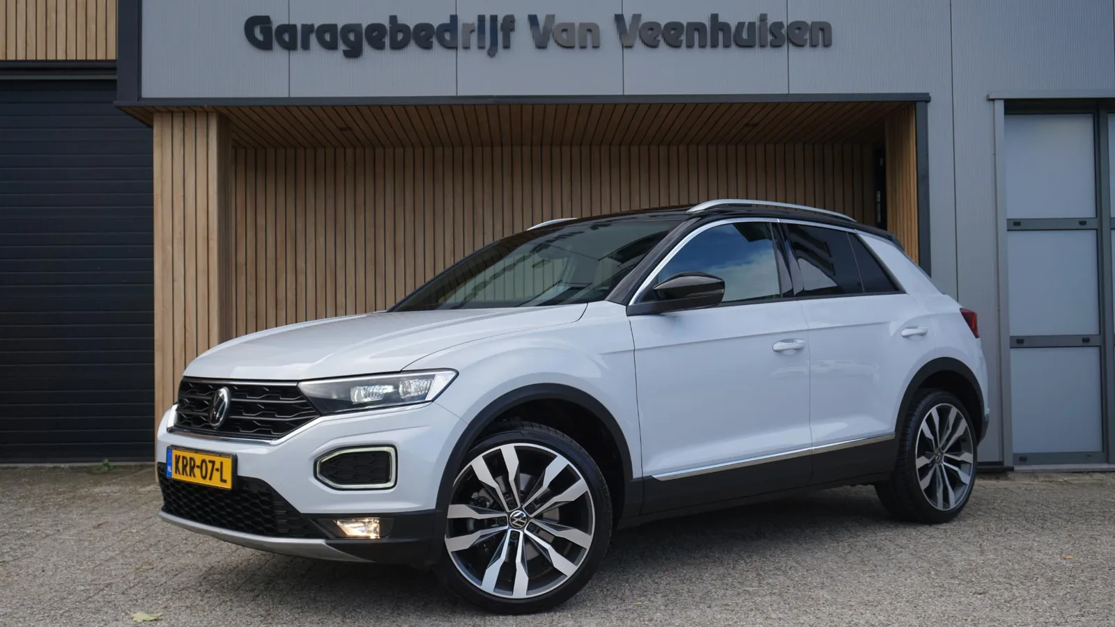 Volkswagen T-Roc (2020) — foto 1