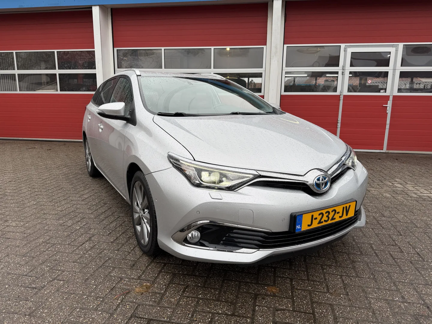 Toyota Auris (2017) — foto 1