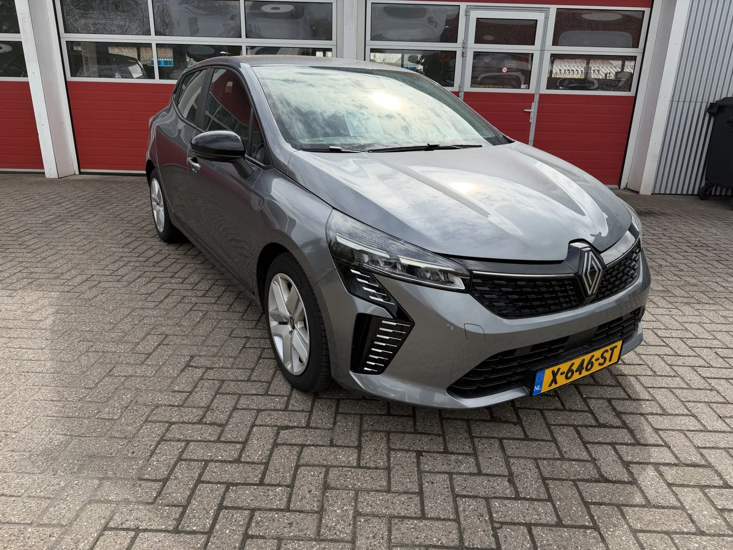 Renault Clio (2024) — foto 1