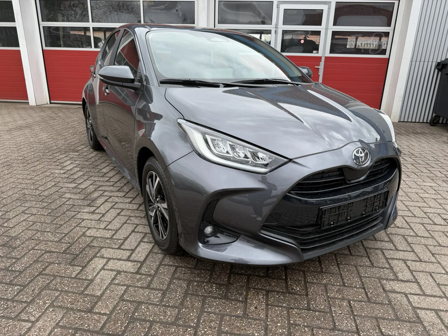 Toyota Yaris (2025) — foto 1