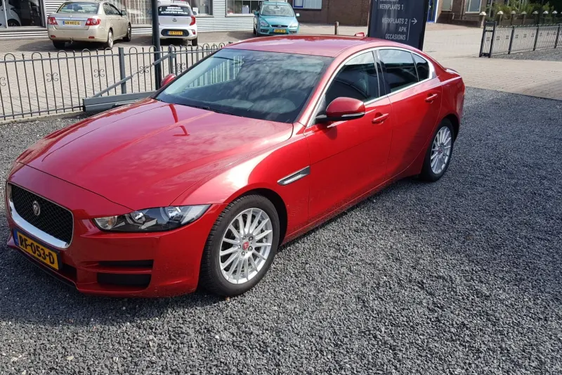 Jaguar XE (2017)
