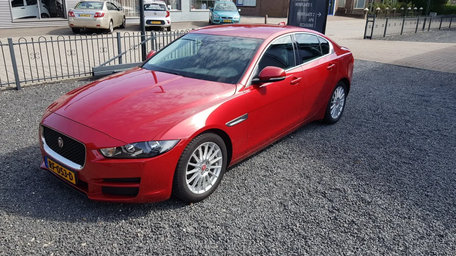 Jaguar XE (2017) — foto 1