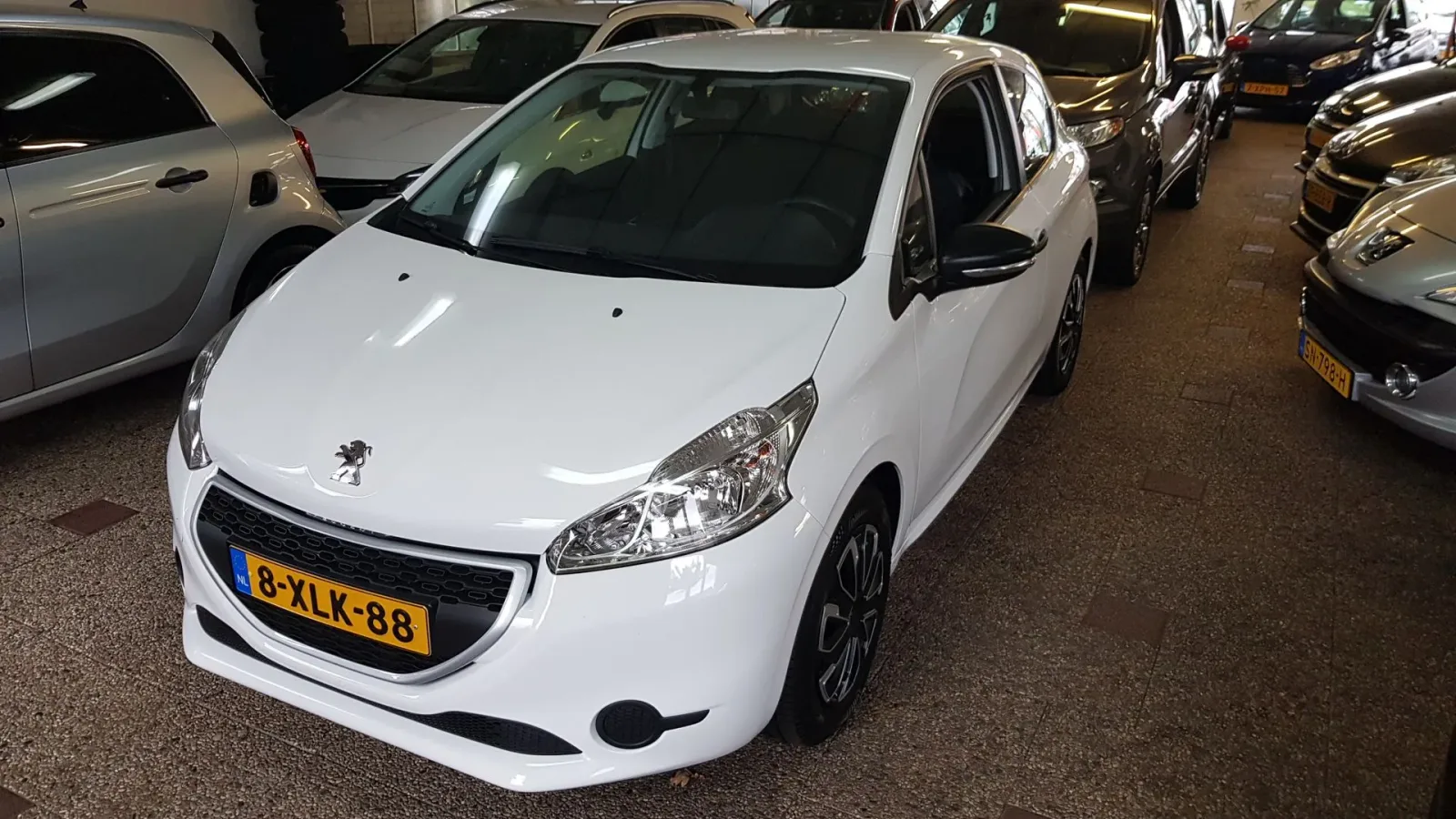 Peugeot 208 (2014) — foto 1