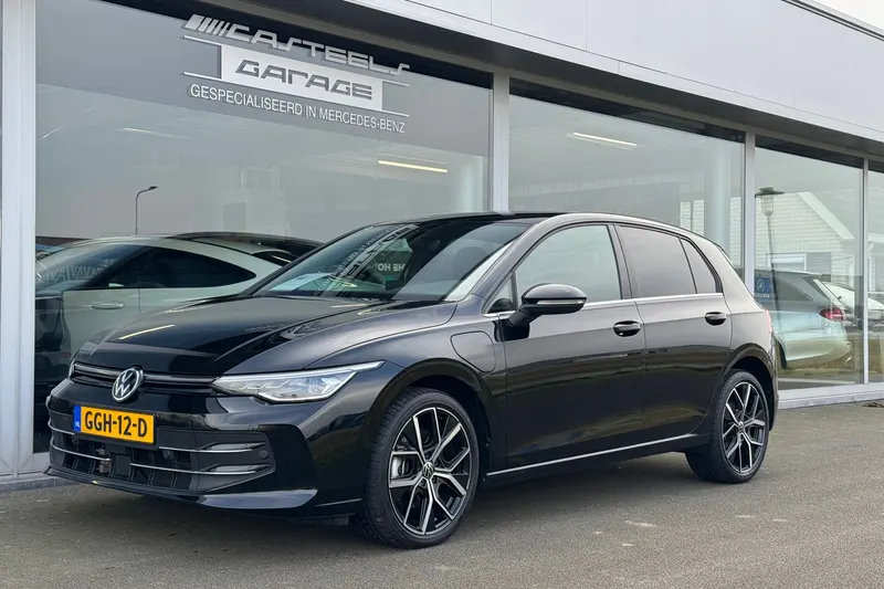 Volkswagen Golf (2024)