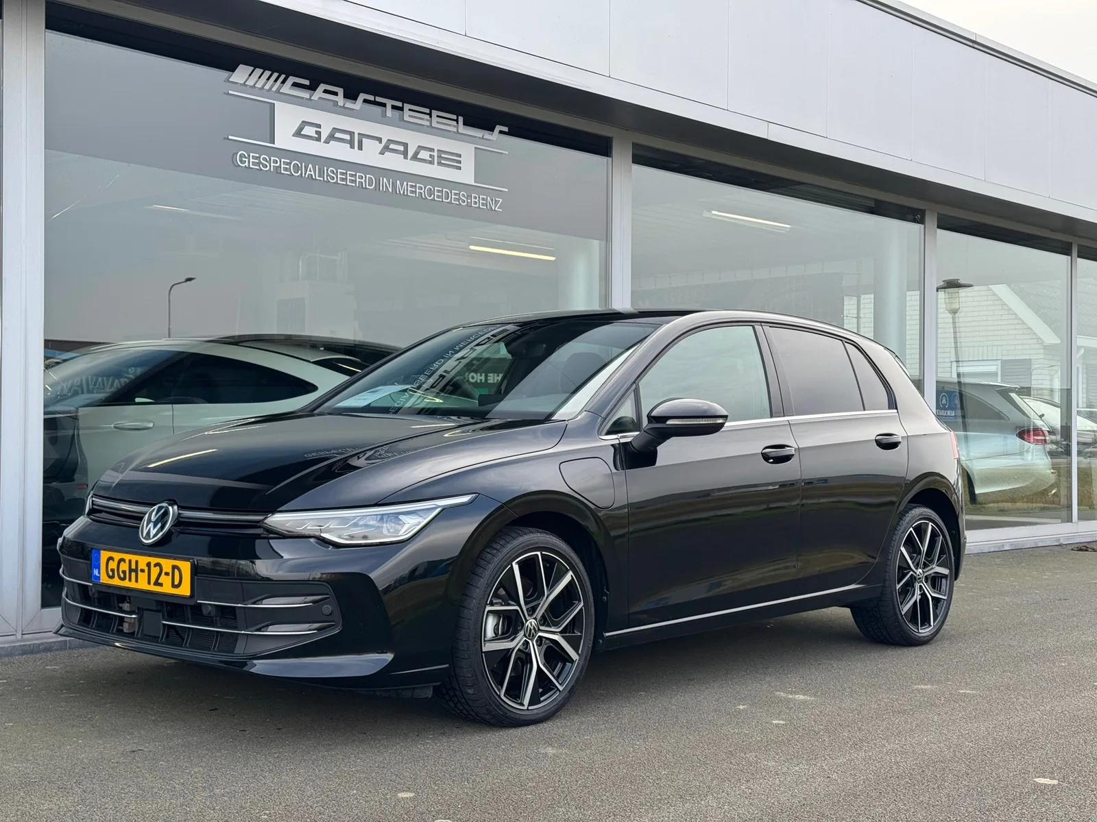 Volkswagen Golf (2024) — foto 1
