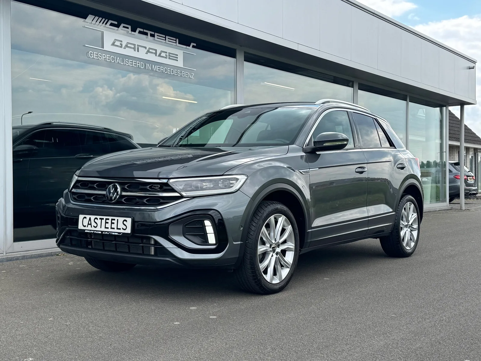 Volkswagen T-Roc (2025) — foto 1