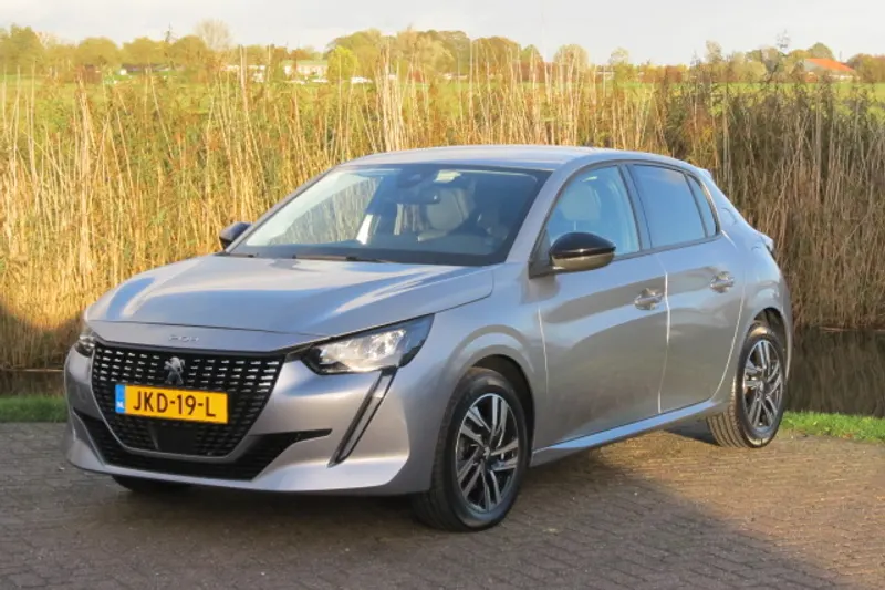 Peugeot 208 (2023)