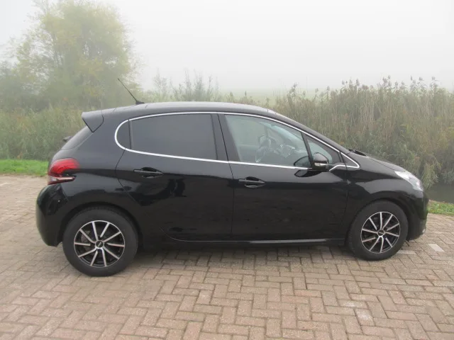 Peugeot 208 (2019) — foto 1