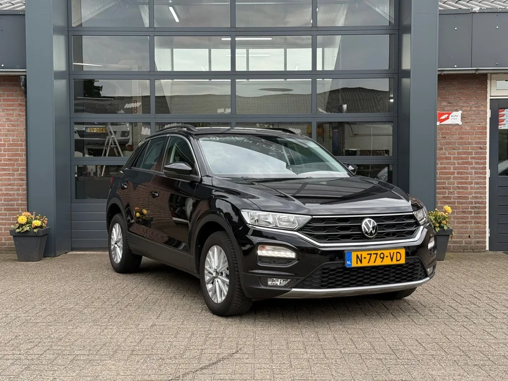 Volkswagen T-Roc (2021) — foto 1