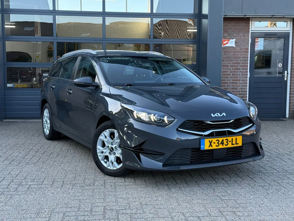 Kia Ceed (2023) — foto 1