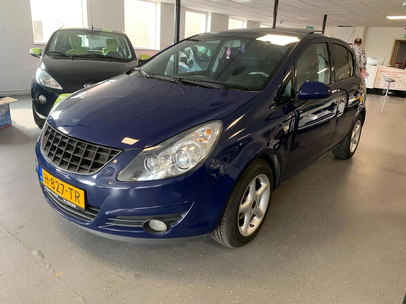 Opel Corsa (2009) — foto 1