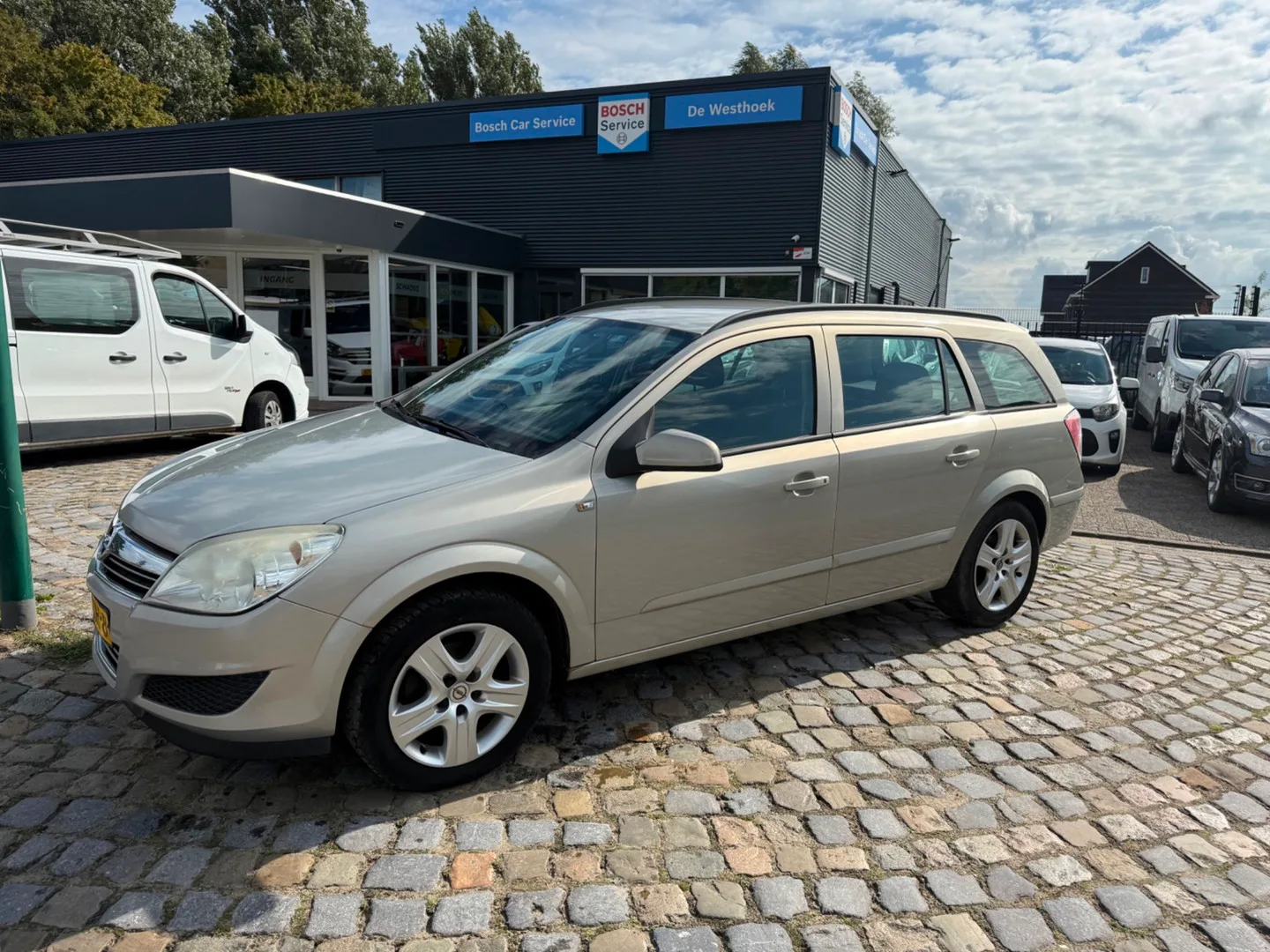 Opel Astra (2008) — foto 1