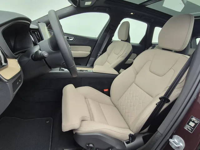 Volvo XC60 (2025) — foto 1