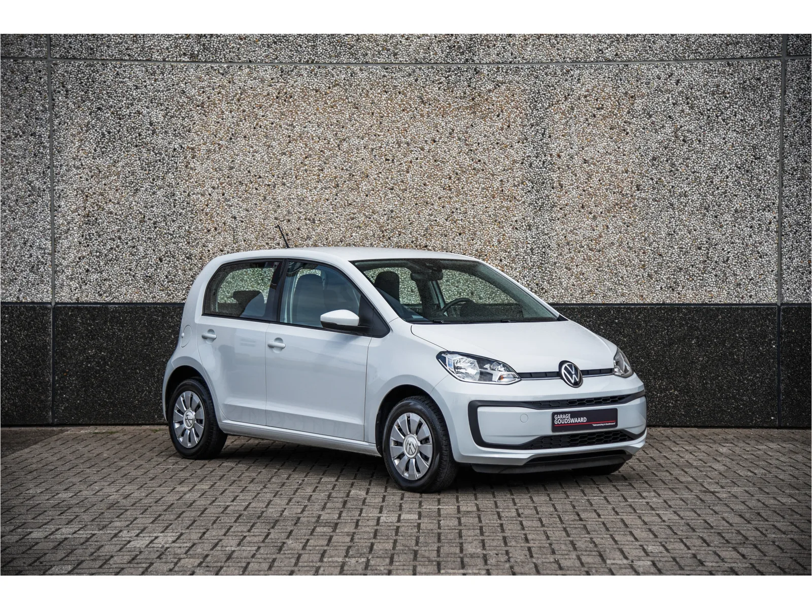 Volkswagen Up! (2023) — foto 1