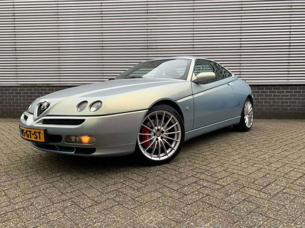Alfa Romeo GTV (2001) — foto 1