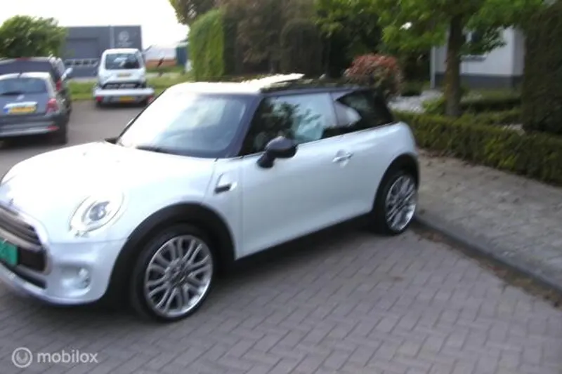 MINI One (2015)