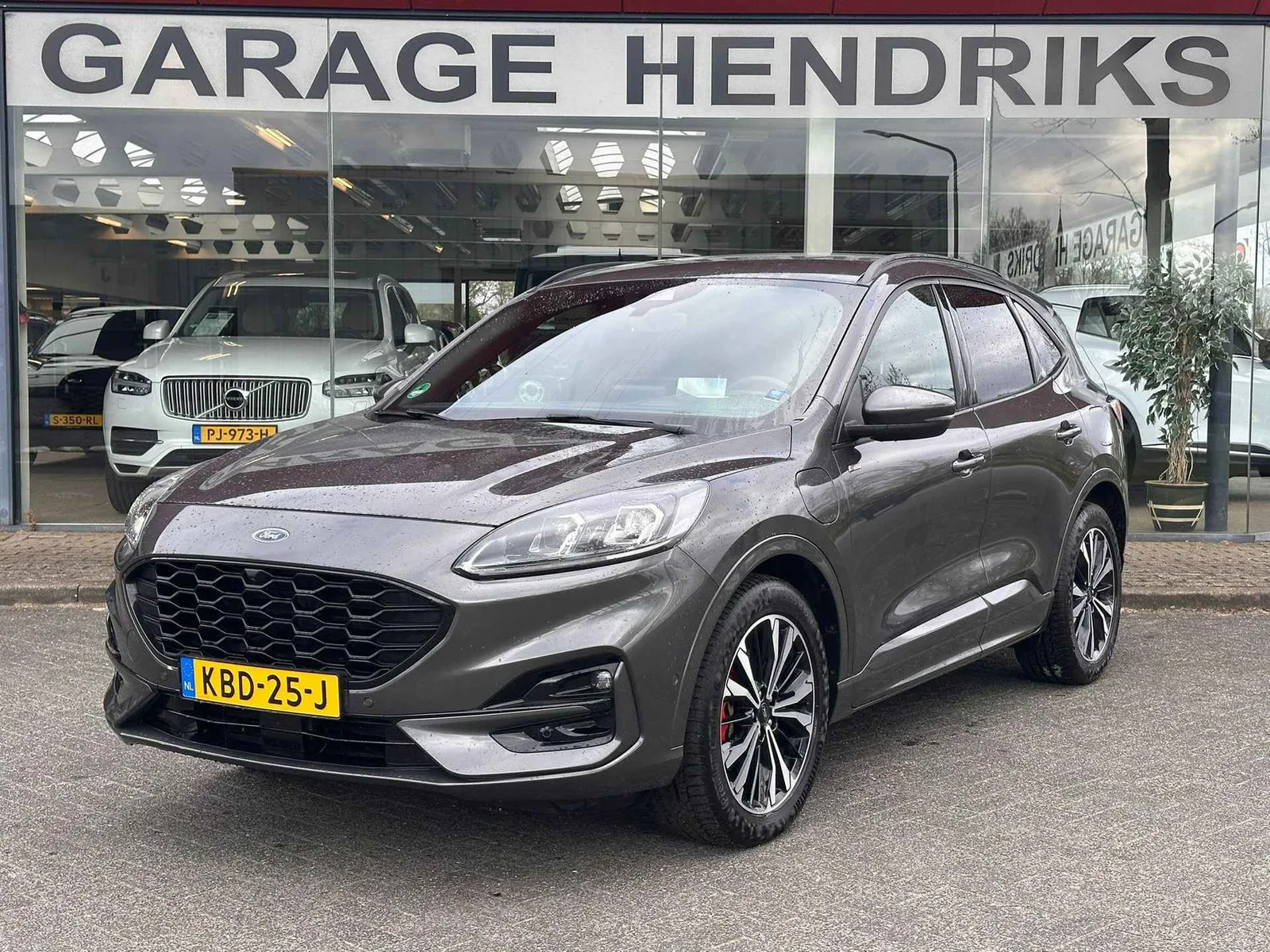 Ford Kuga (2020) — foto 1
