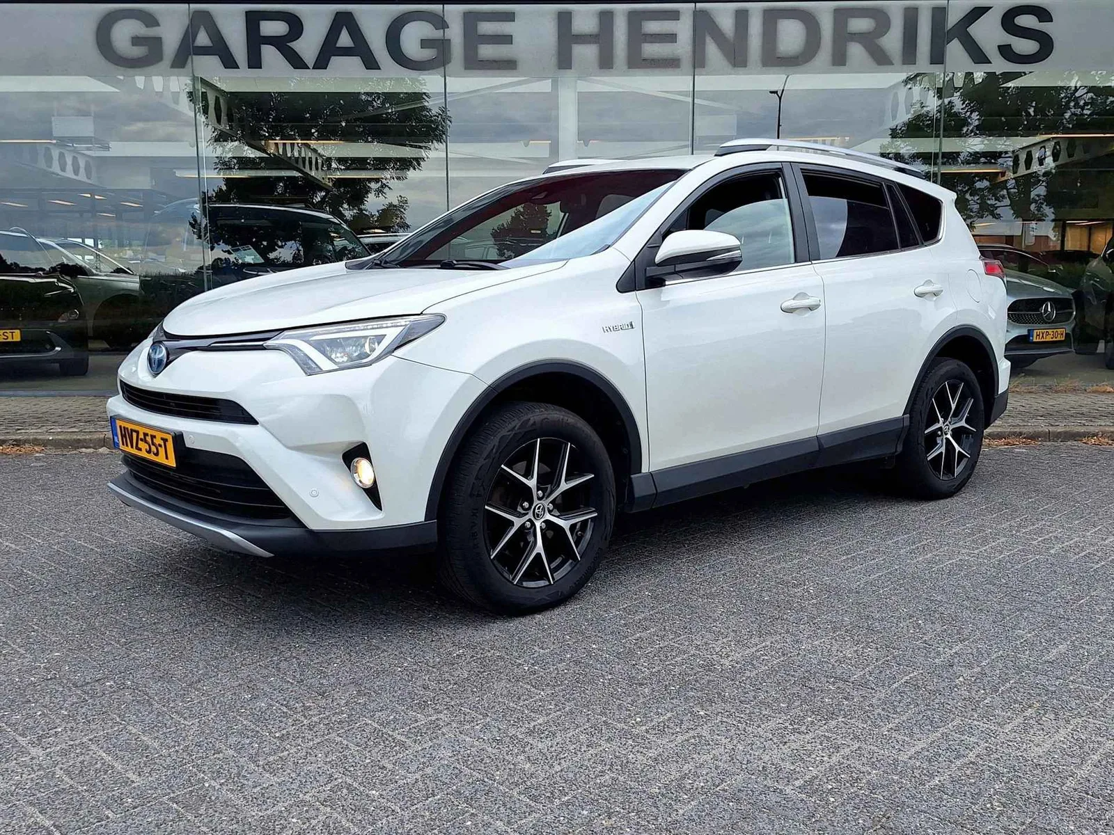 Toyota RAV4 (2017) — foto 1