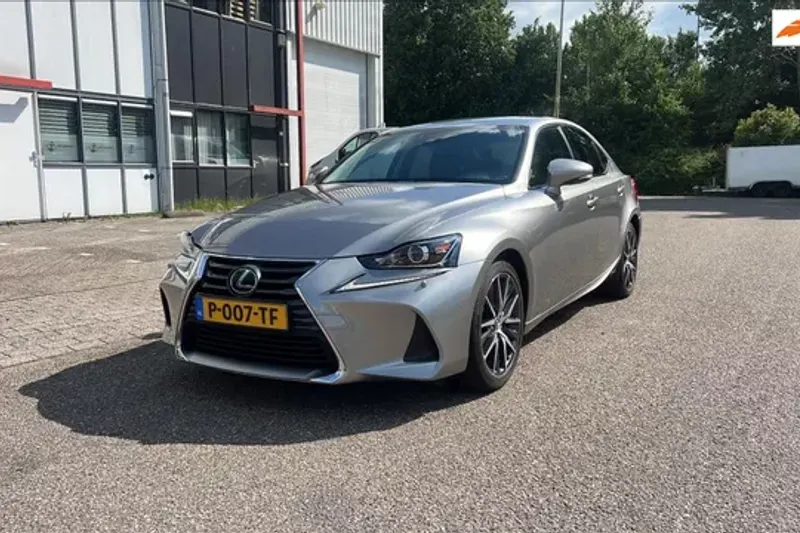 Lexus IS (2018)