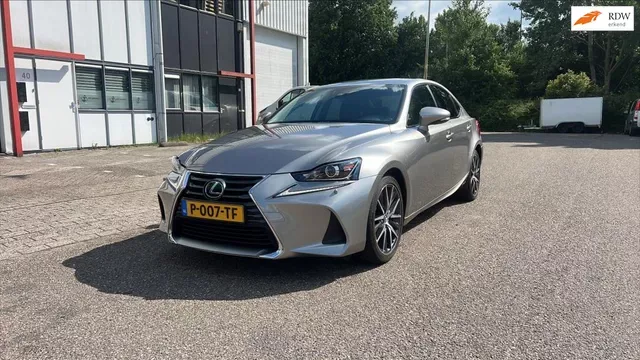 Lexus IS (2018) — foto 1