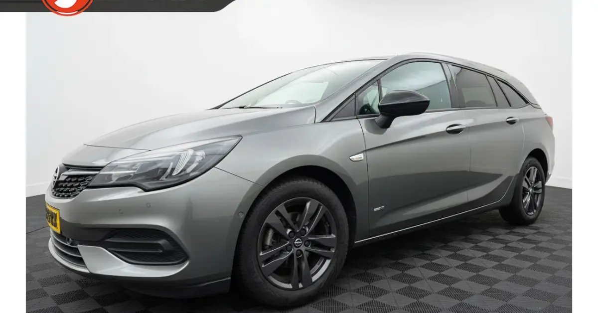 Opel Astra (2022) — foto 1