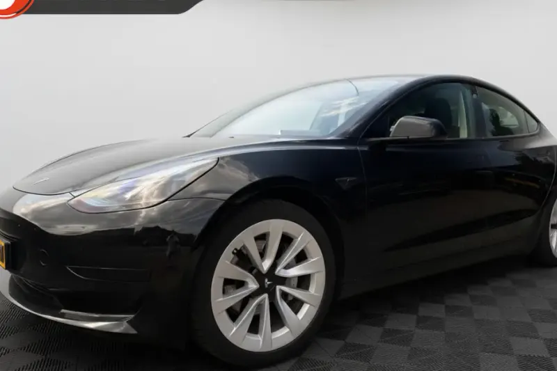Tesla Model 3 (2025)