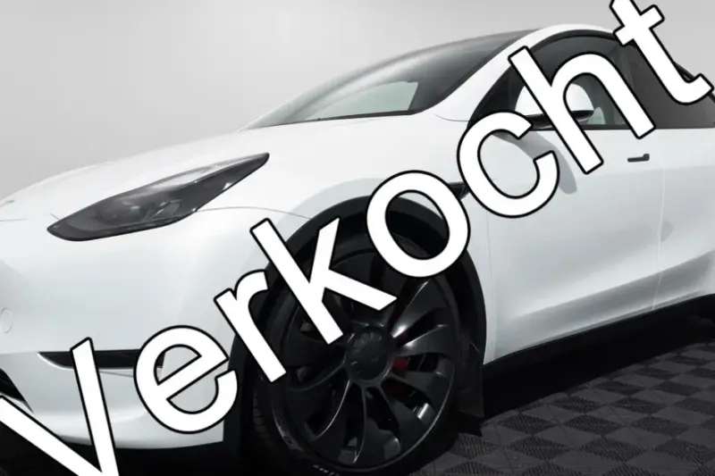 Tesla Model Y (2023)