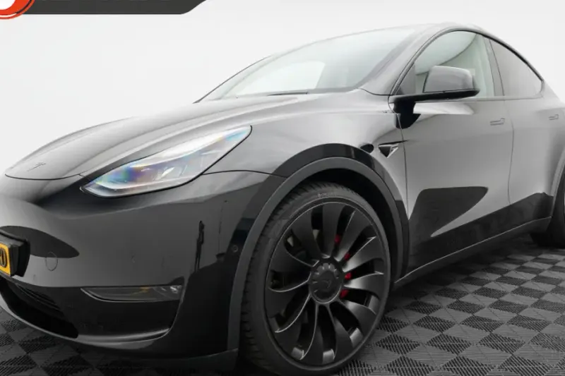 Tesla Model Y (2022)