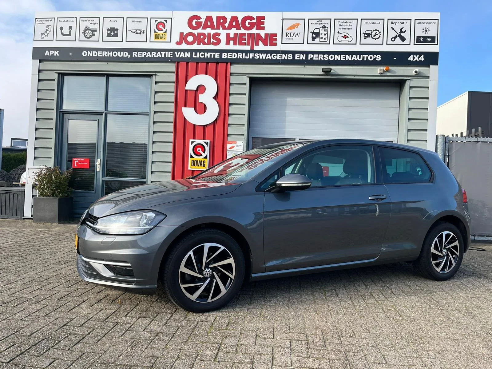 Volkswagen Golf (2018) — foto 1
