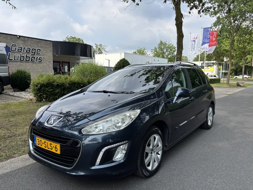 Peugeot 308 (2011) — foto 1