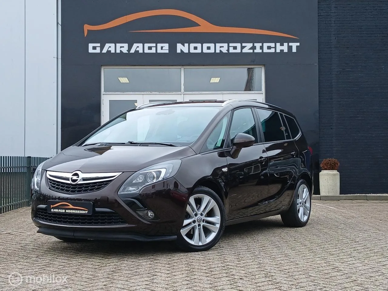 Opel Zafira (2016) — foto 1