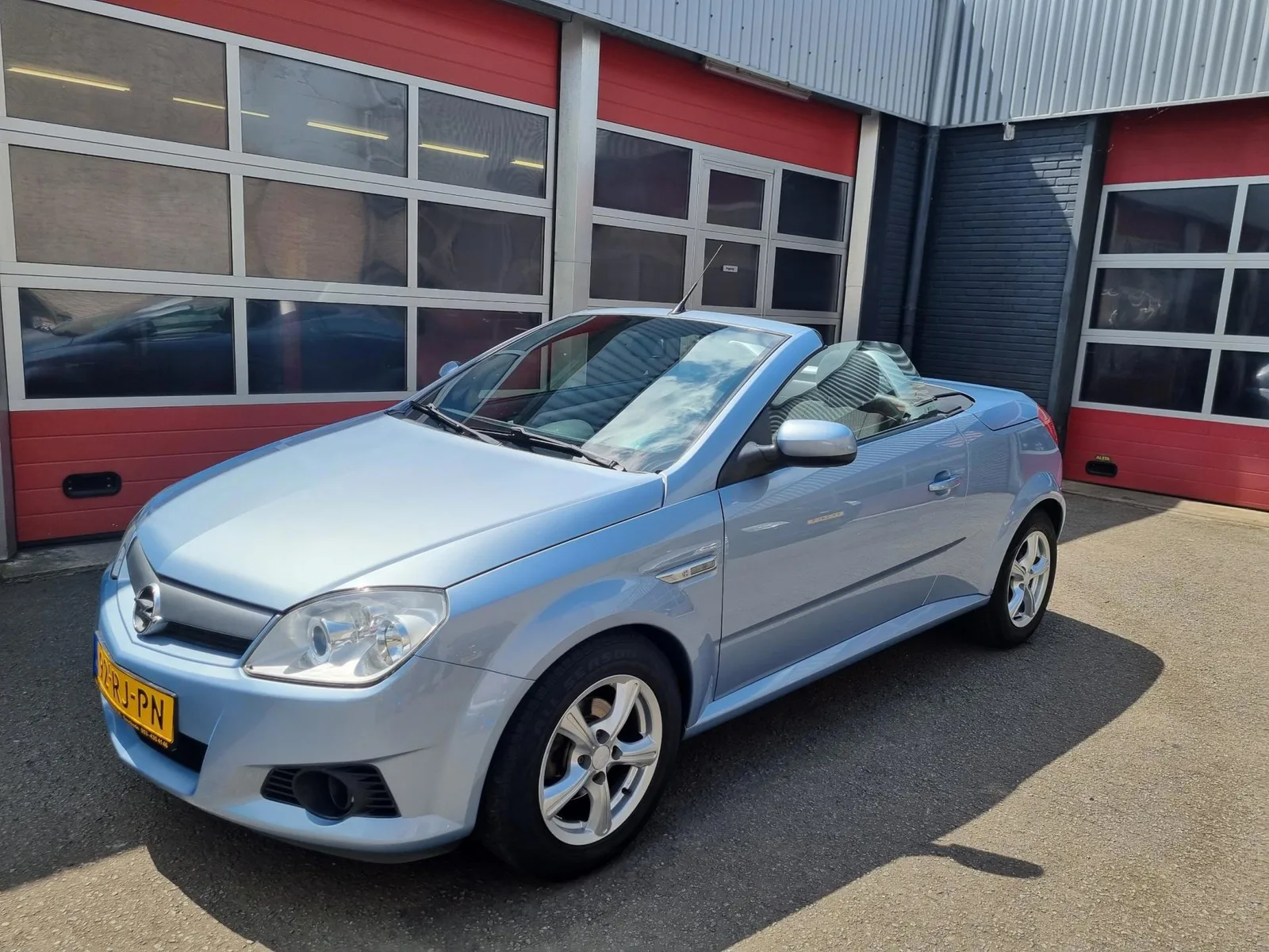 Opel Tigra TwinTop (2005) — foto 1