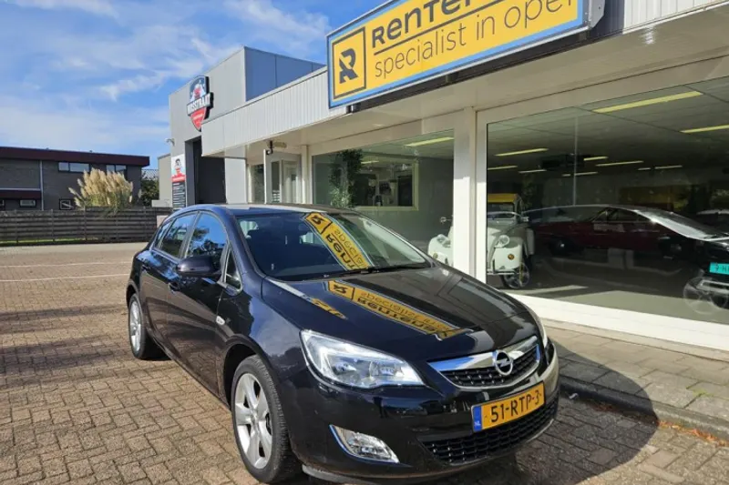 Opel Astra (2011)