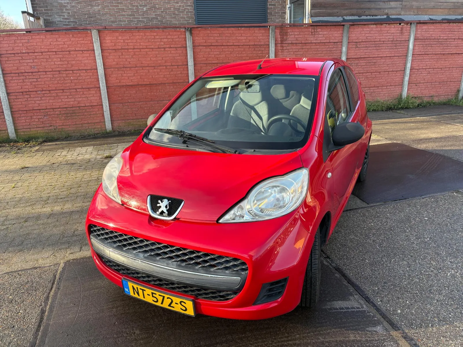 Peugeot 107 (2009) — foto 1
