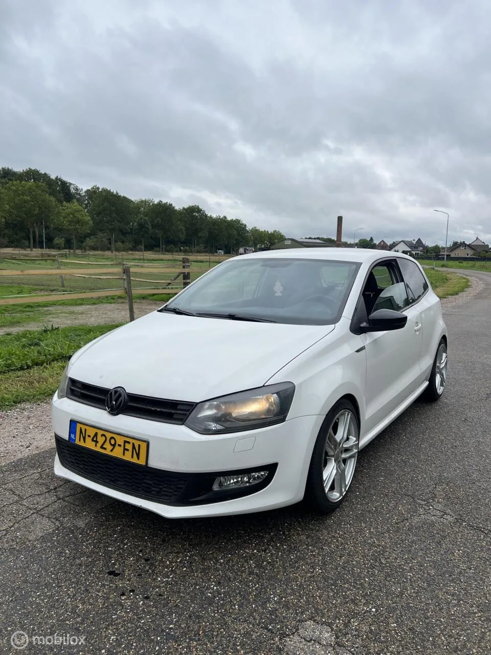 Volkswagen Polo (2011) — foto 1