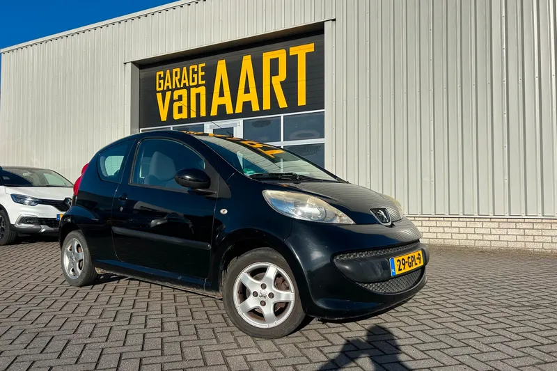 Peugeot 107 (2008)