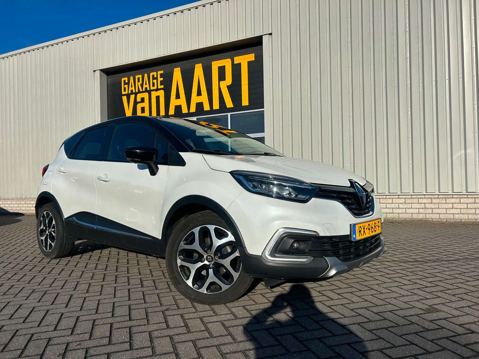 Renault Captur (2018) — foto 1