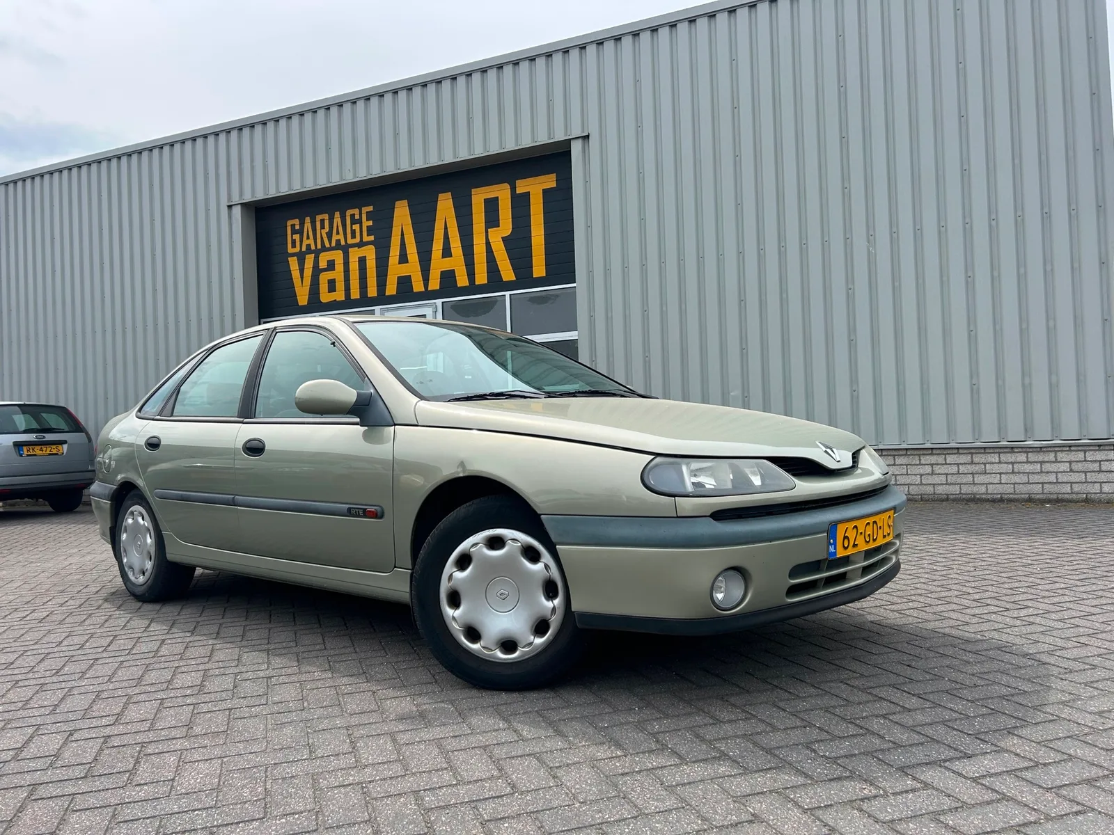 Renault Laguna (2000) — foto 1