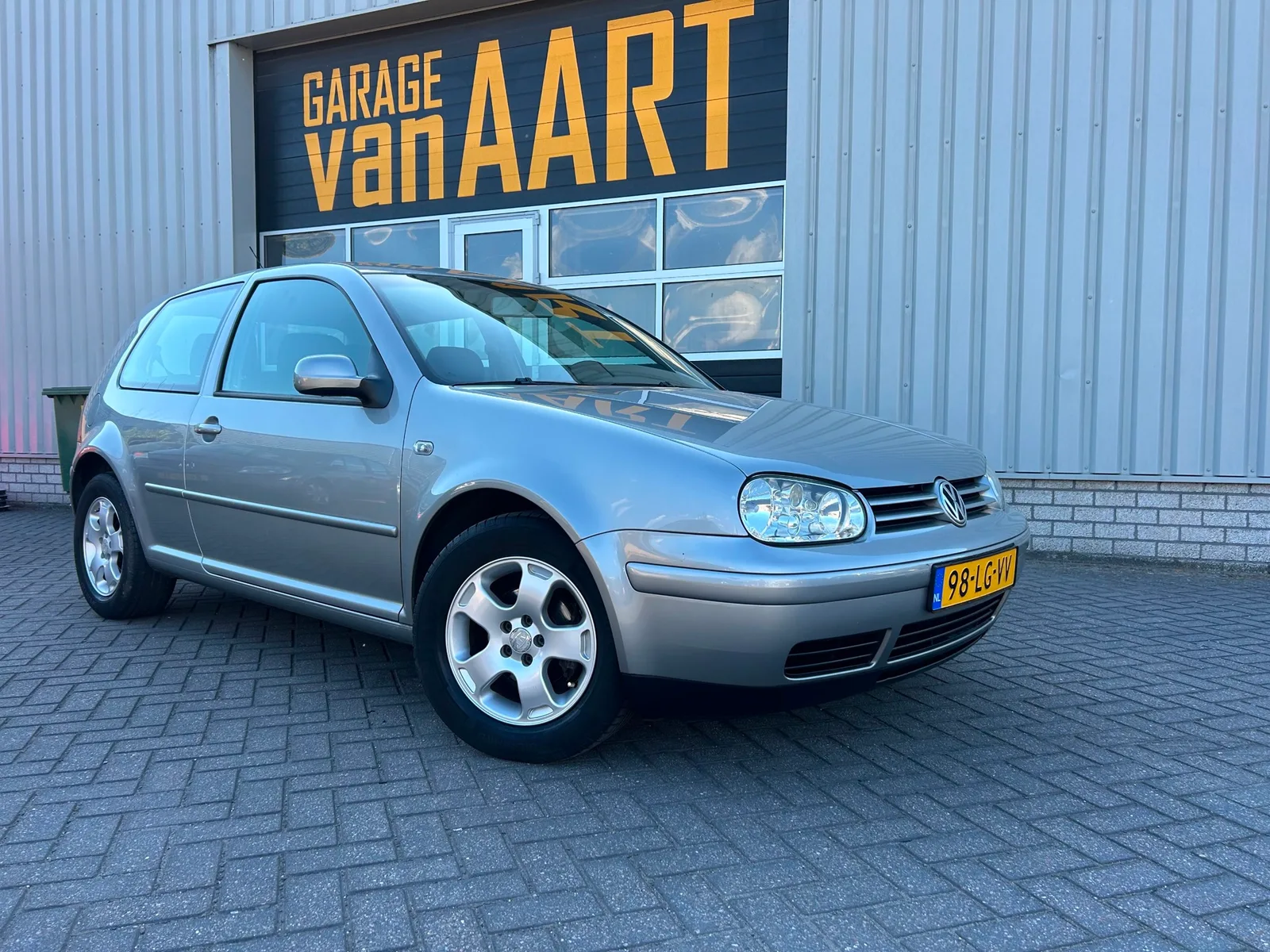 Volkswagen Golf (2003) — foto 1