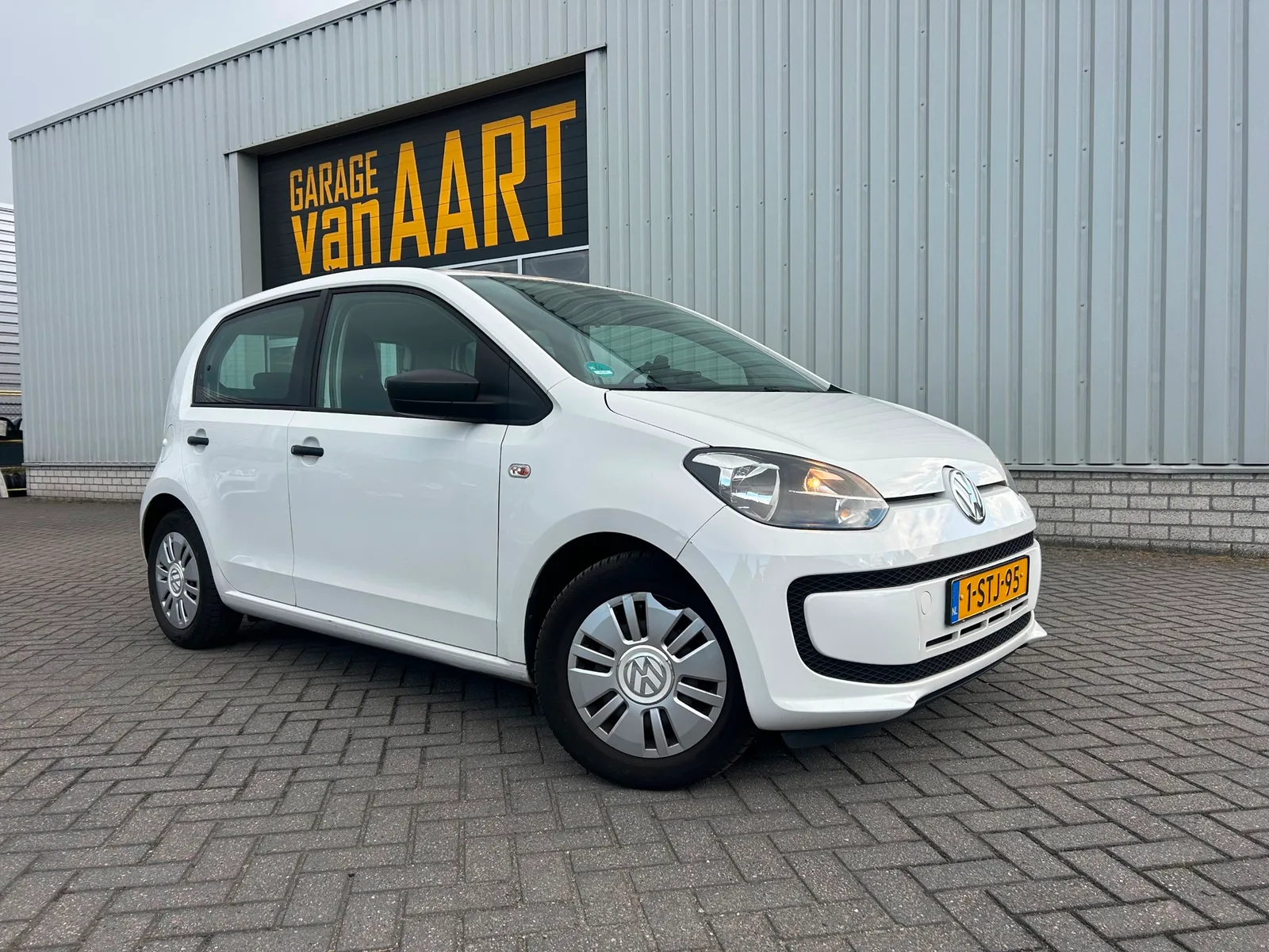 Volkswagen Up! (2013) — foto 1