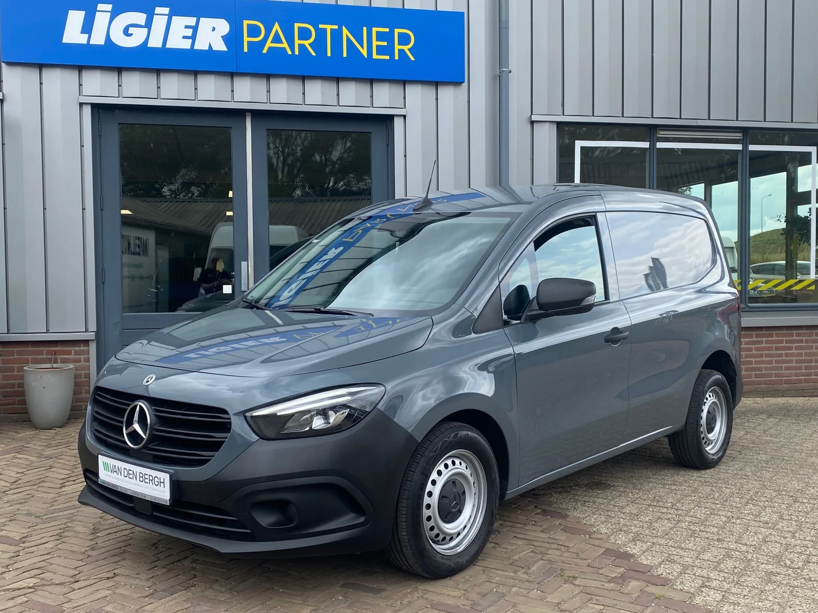Mercedes-Benz Citan (2023) — foto 1