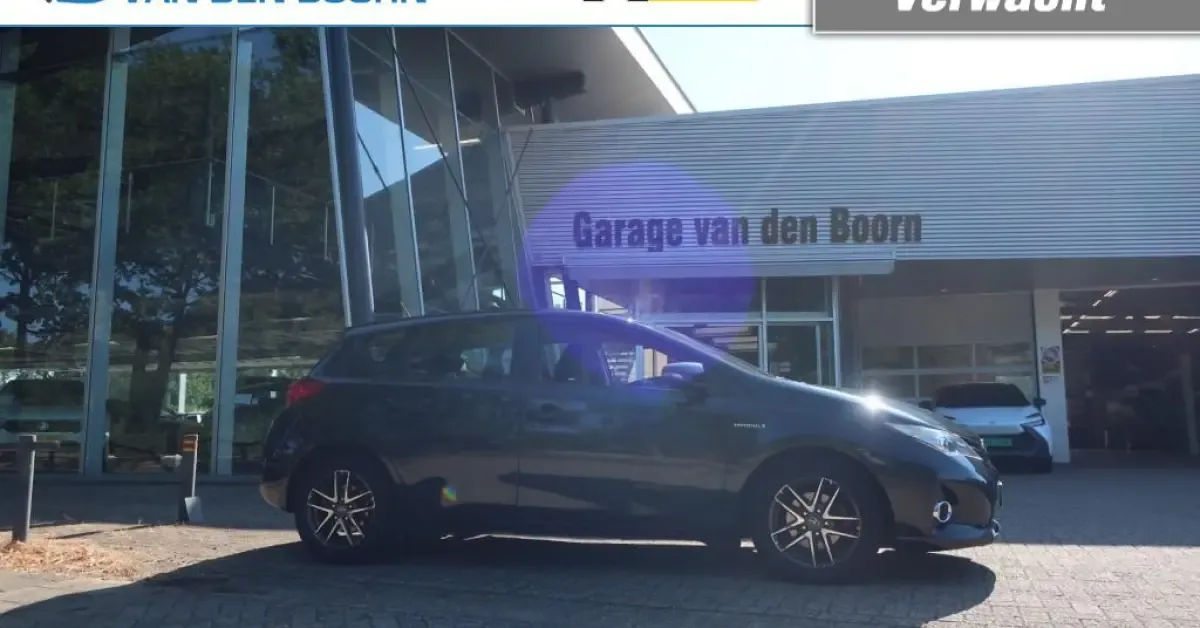 Toyota Auris (2015) — foto 1