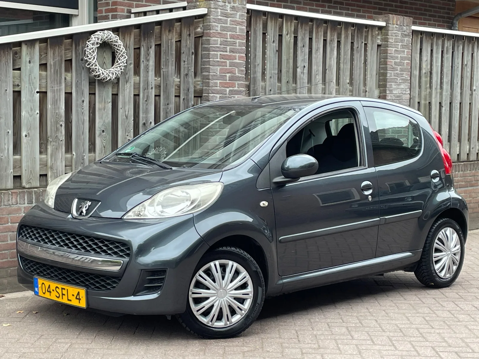 Peugeot 107 (2011) — foto 1