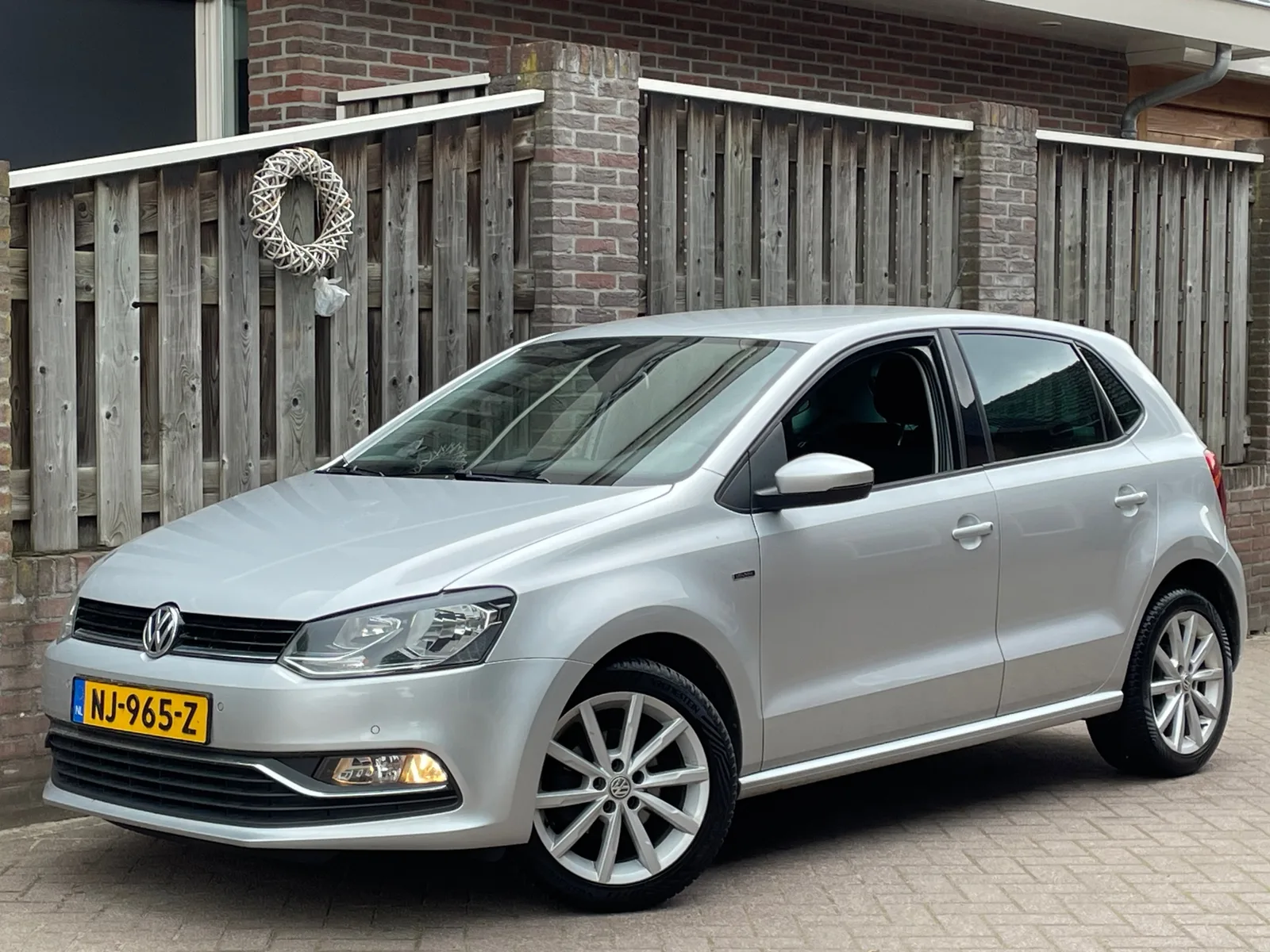 Volkswagen Polo (2015) — foto 1